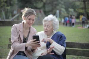 mobiltelefon til ældre
